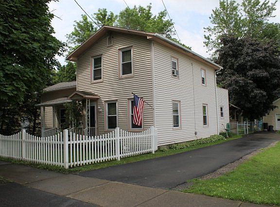3rd image of 223 S Catherine St