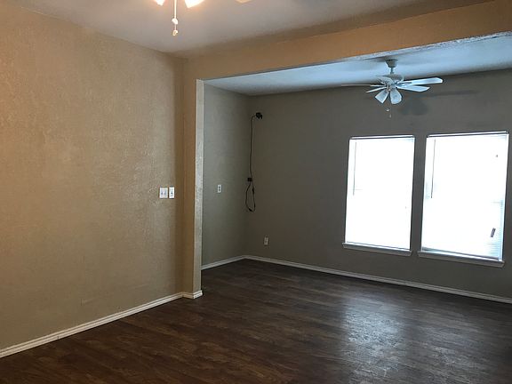 3rd image of 2521 E Houston St