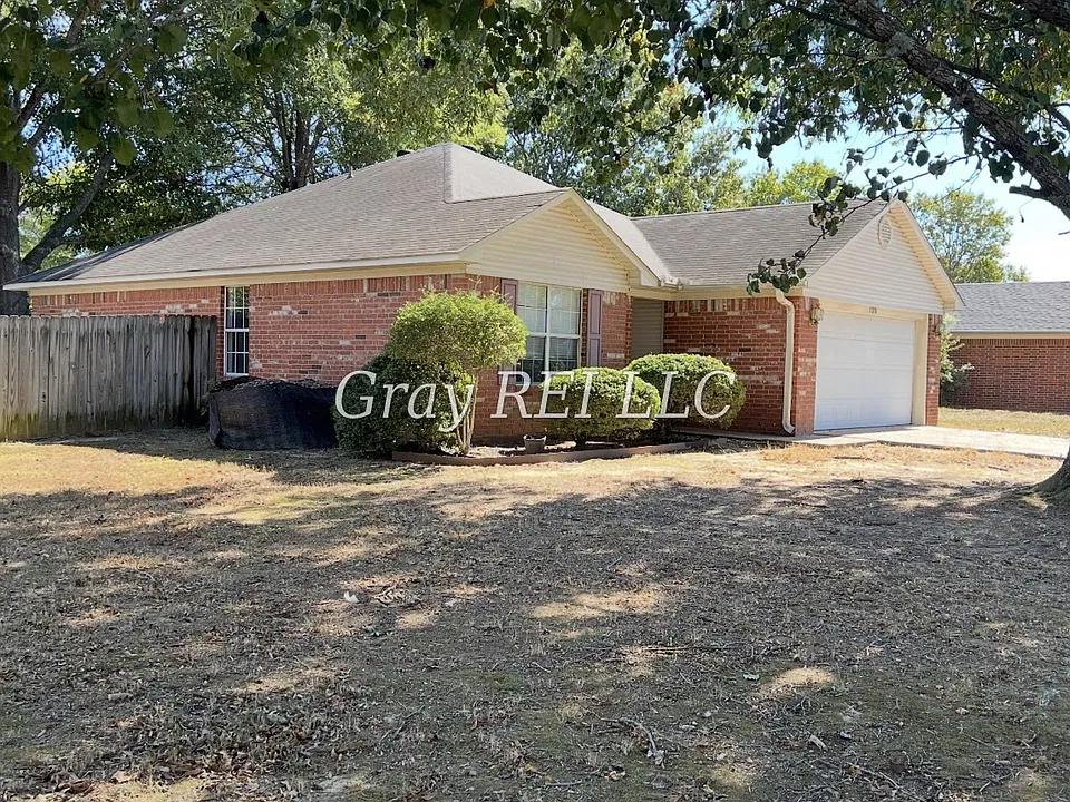 1310 Arapaho Trl