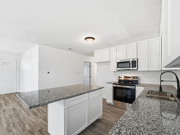 4th image of 421 Cherry Dr