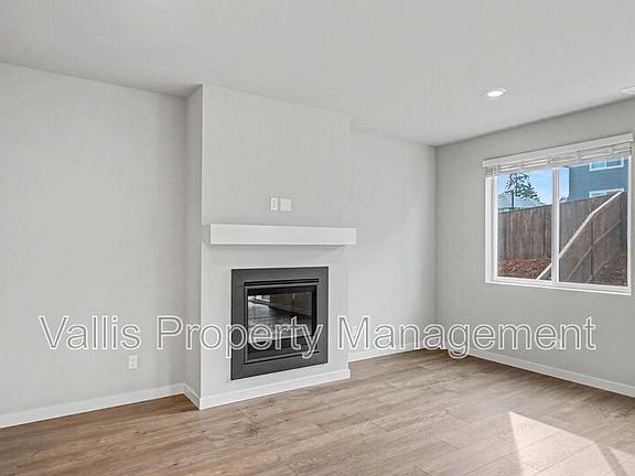 5th image of 2618 Mount Saint Helens Ave SE