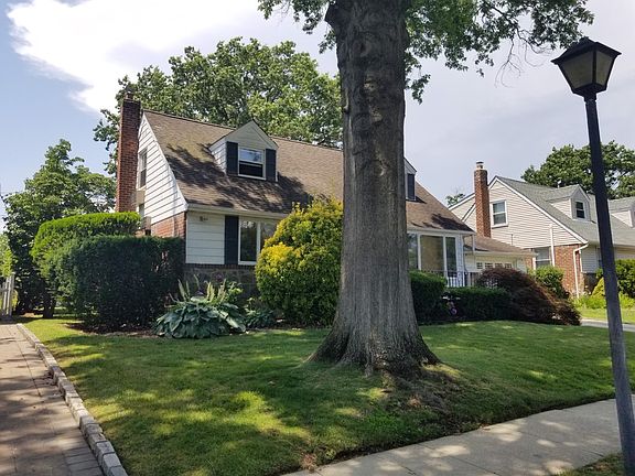 3rd image of 109 Schumacher Dr