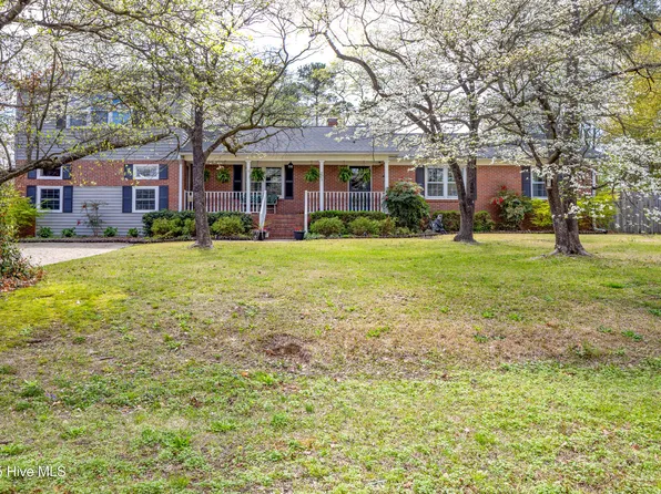 211 Edgewood Avenue, Clinton, NC 28328