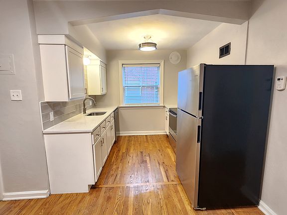 3rd image of 3406 Lawn Ave #1