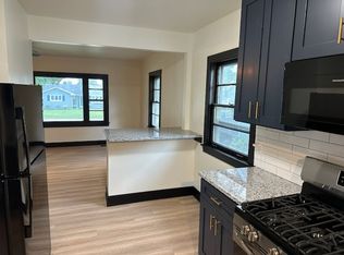 566 E 4th St, Lockport, IL 60441