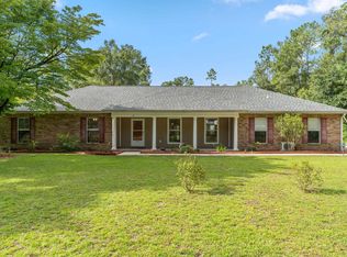 77 Edgewood Dr, Crawfordville, FL 32327