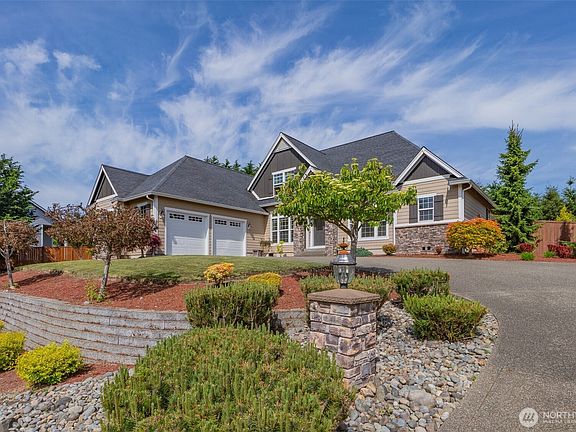 4th image of 6823 47th Avenue NE