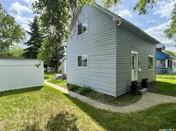 304 5th AVENUE E, Biggar, SK S0K 0M0
