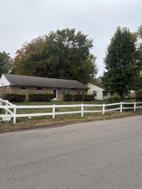 215 Briar Ln photo 1