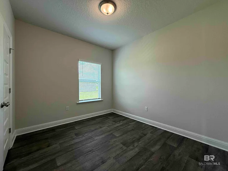 19130 Treehill Ln — Photo 5