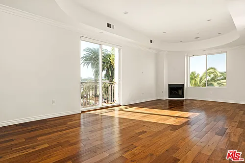 632 N Kings Rd #302 Photo 1