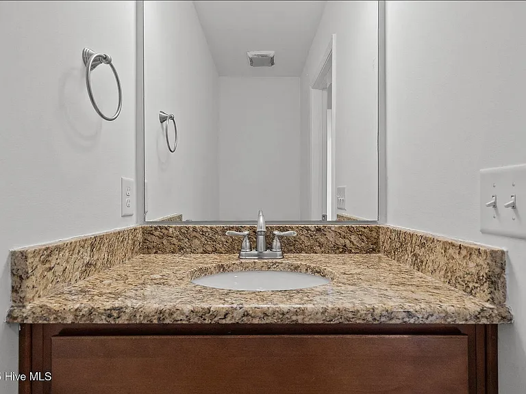 426 W Illinois Ave — Photo 25