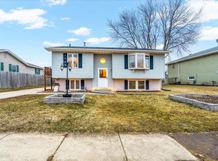 1149 Fleur Dr, Waterloo, IA 50701