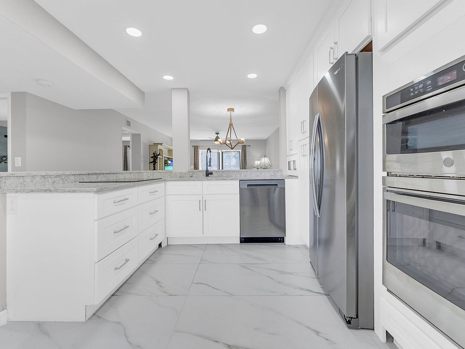 1st image of 7192 Huntington Lane #307