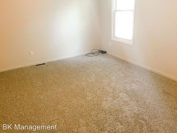 2nd image of 512 E Chestnut St