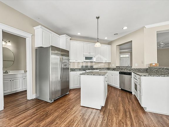 4th image of 1304 Carol Oaks Dr