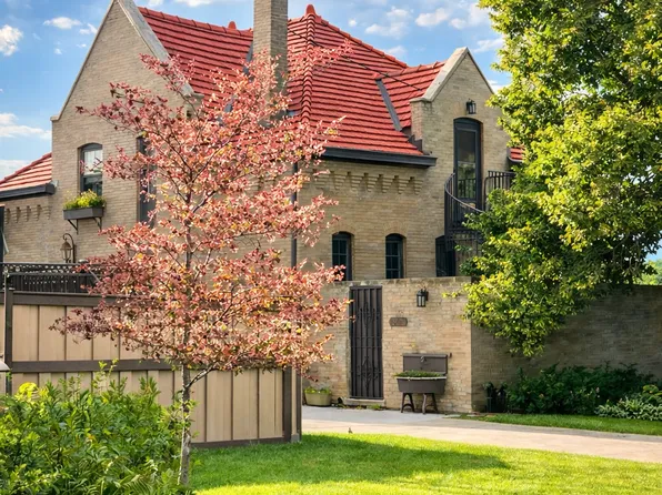 212 S 37th St, Omaha, NE 68131