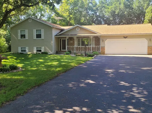 2689 Westmoor Rd, Oshkosh, WI 54904