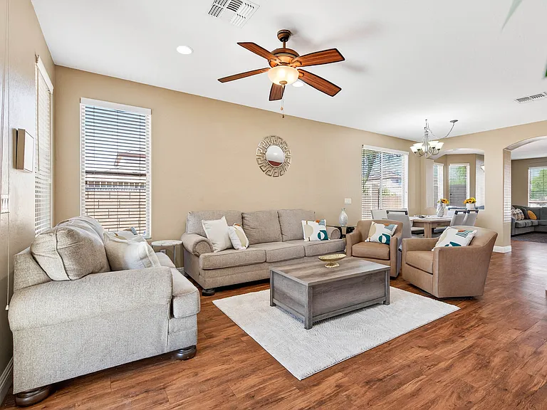 2433 W Ellis St — Photo 50