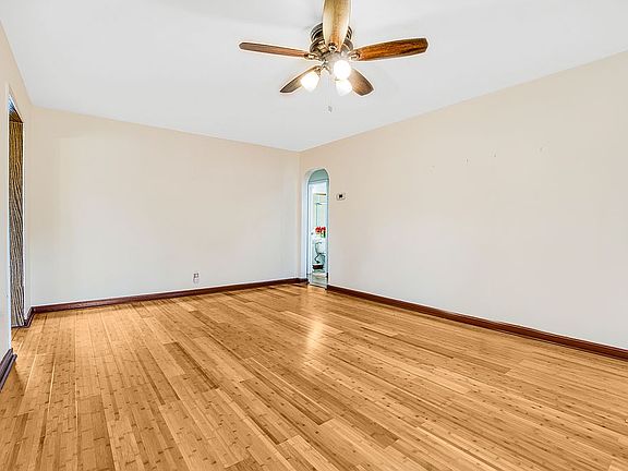 3rd image of 7607 265th St