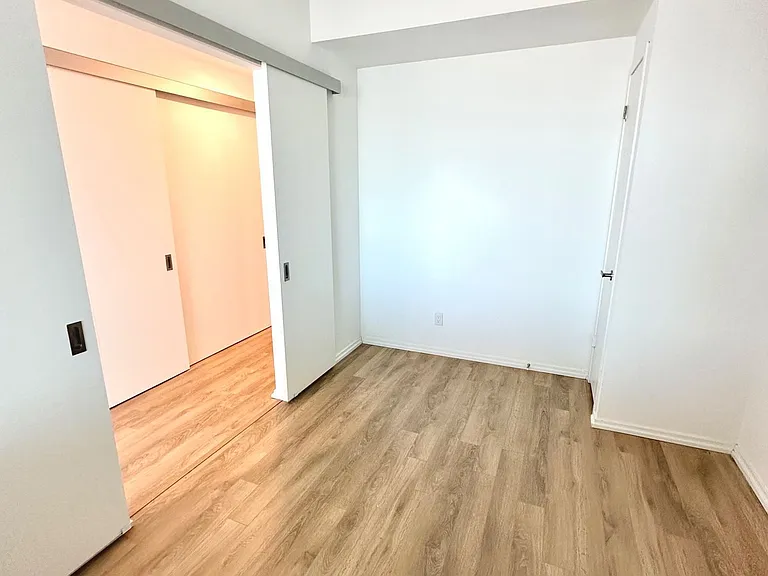 197 Yonge St #3303 — Photo 9