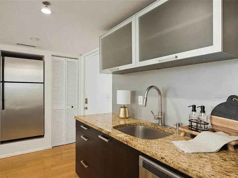 701 S Madison Ave #420 — Photo 13