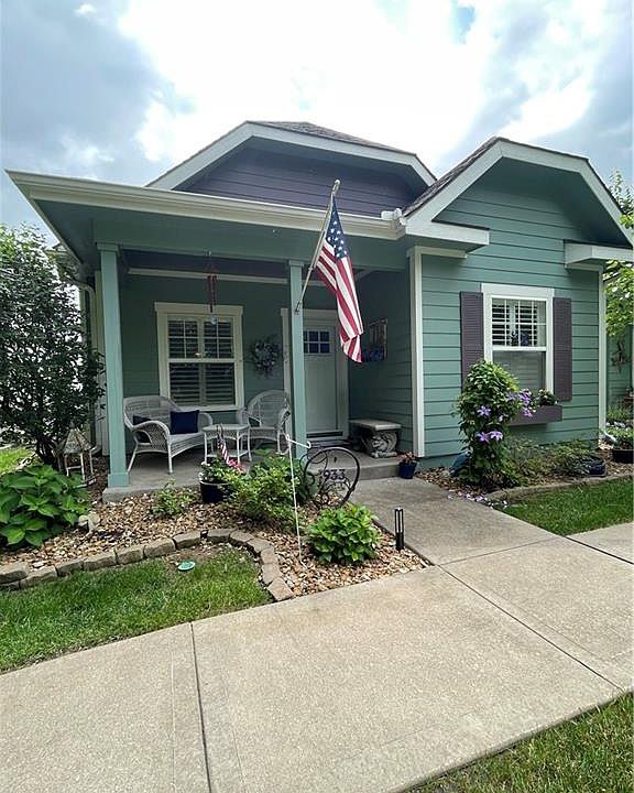 1st image of 933 SW Redbuck Cir