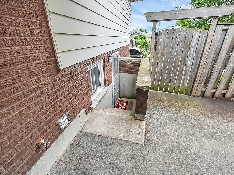 21 Burdock Blvd #BASEMENT — Photo 3