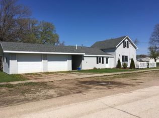 301 S Roberts Ave, Graettinger, IA 51342
