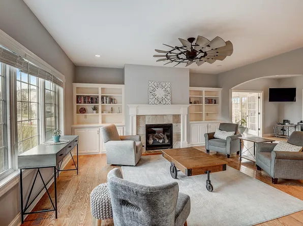 128 Westmorland Dr, Mount Horeb, WI 53572