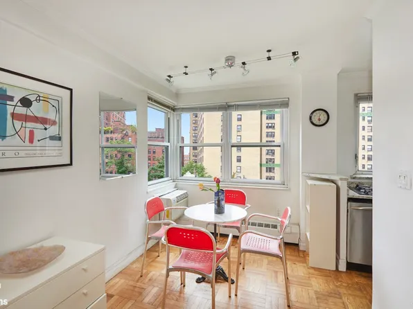 315 East 69th Street 7G image 3 of 16