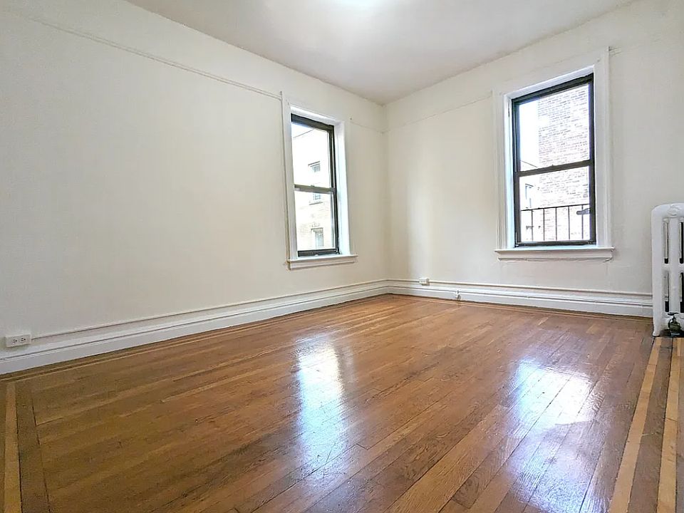 2nd image of 831 W 176th St #4W