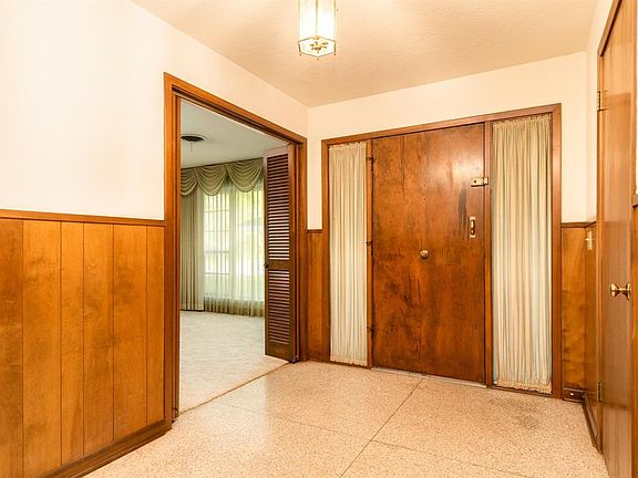 4th image of 902 McGinty St
