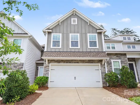 1138 Streamside Ln, York, SC 29745