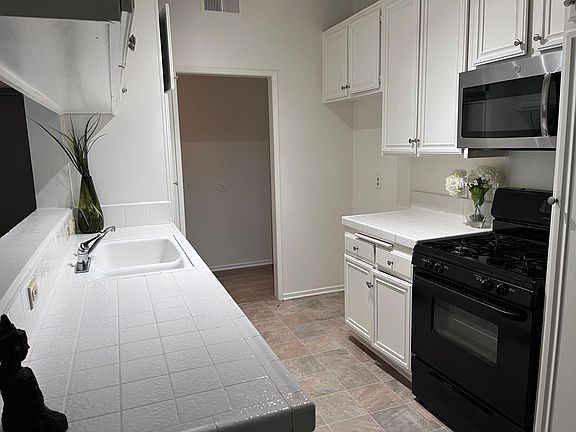 2nd image of 5124 Coldwater Canyon Ave #109