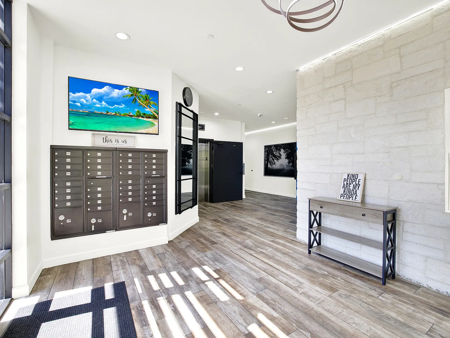 10247 Variel Ave — Photo 3