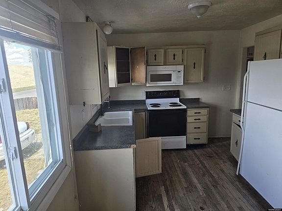 2nd image of 410 Upper Sunset Dr