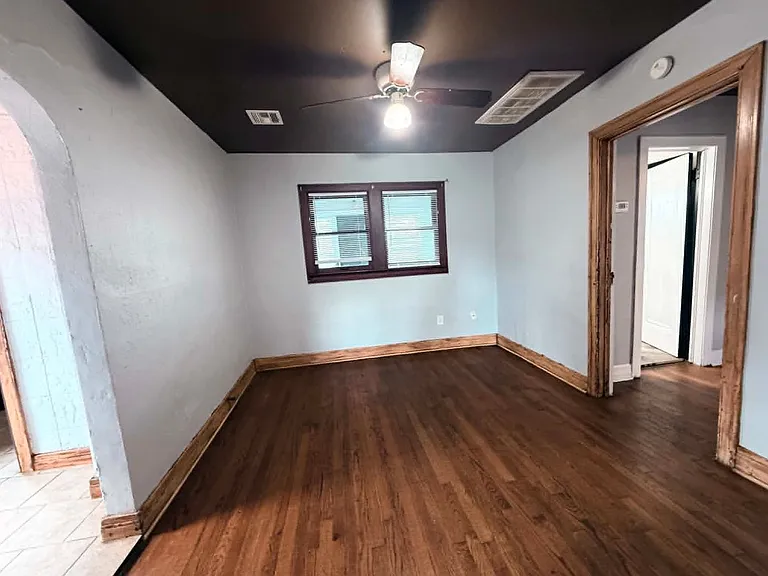 2433 NW 22nd St — Photo 7