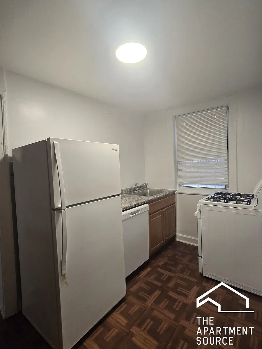 Building Photo - 1806 W Farwell Ave #G
