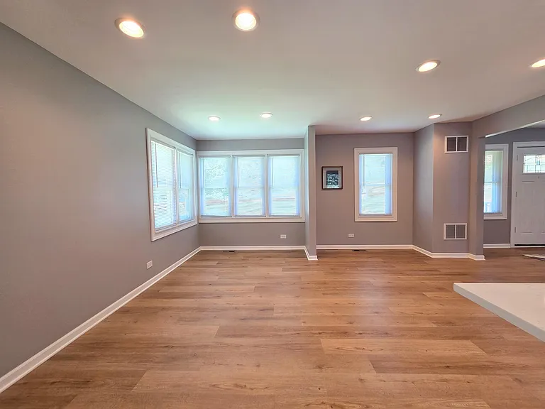 3823 E Wonder Lake Rd — Photo 6