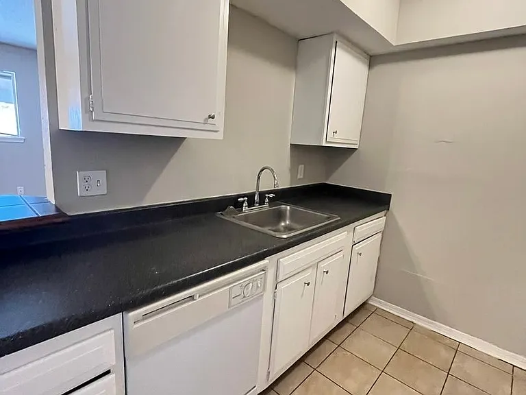 1 Bed 1 Bath Apt NW OKC — Photo 9