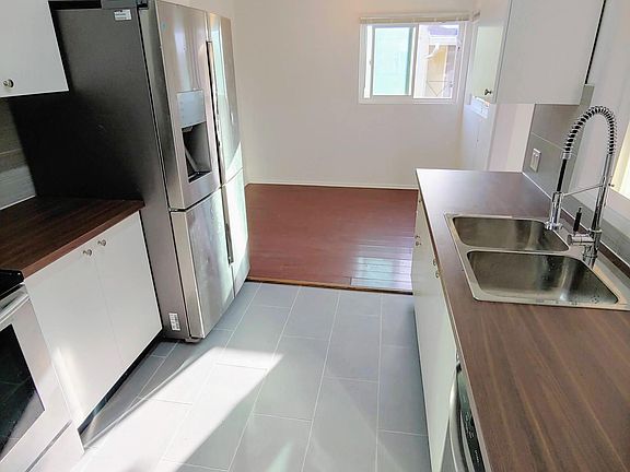 5th image of 3688 Redondo Beach Blvd APT D