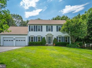 6204 Point Cir, Centreville, VA 20120