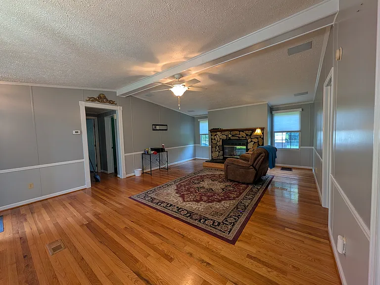 119 Robert Rd — Photo 4