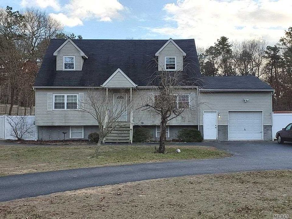 1st image of 312 Peconic Ave