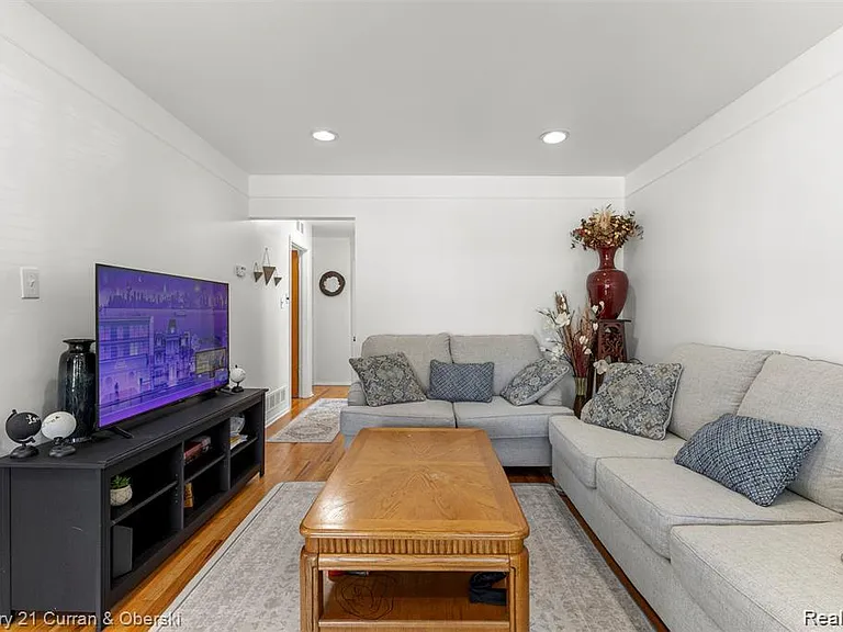 3927 Monroe St — Photo 4
