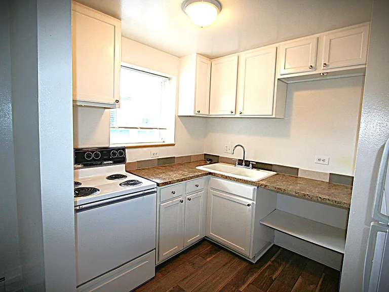 1878 Vine St #206 — Photo 4