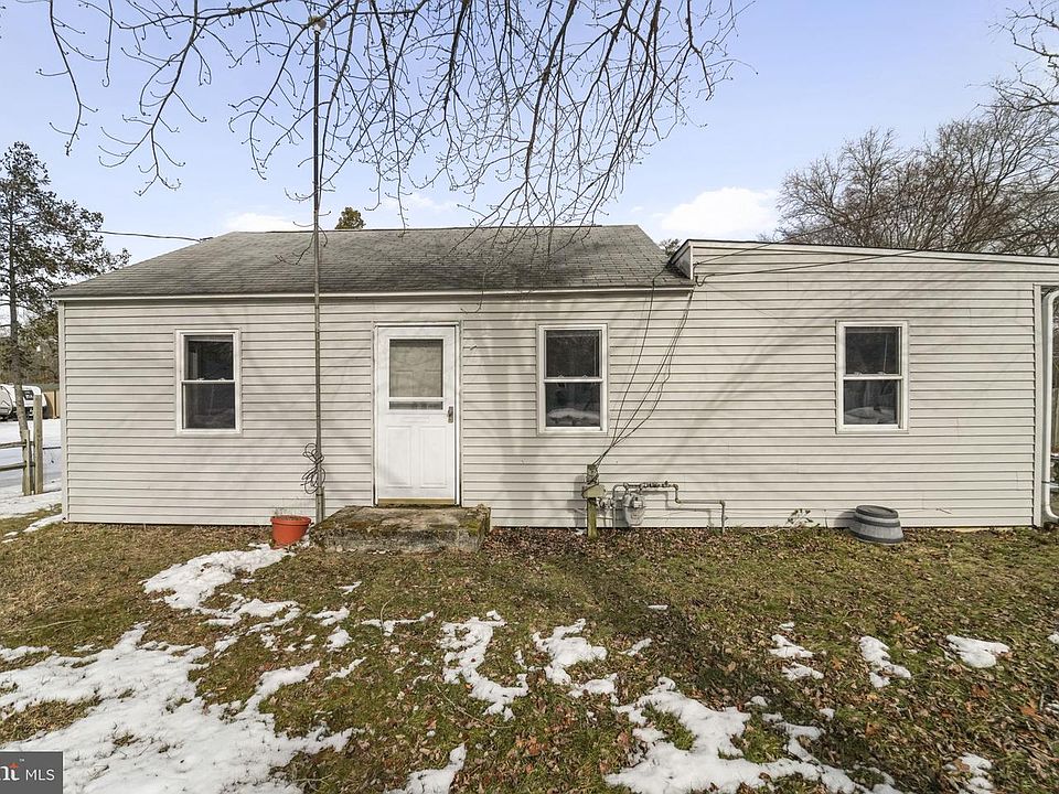 1st image of 200 W Buckshutem Rd