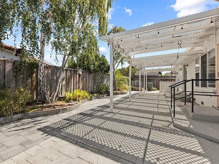 560 Diana Ave — Photo 44