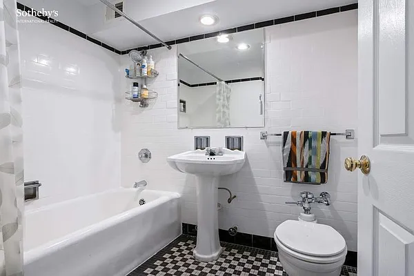 Rented by Sotheby's International Realty | media 6